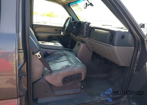 2002 Chevrolet Suburban 1500 Lt z USA, uszkodzony, nr VIN 1GNFK16Z32J294238